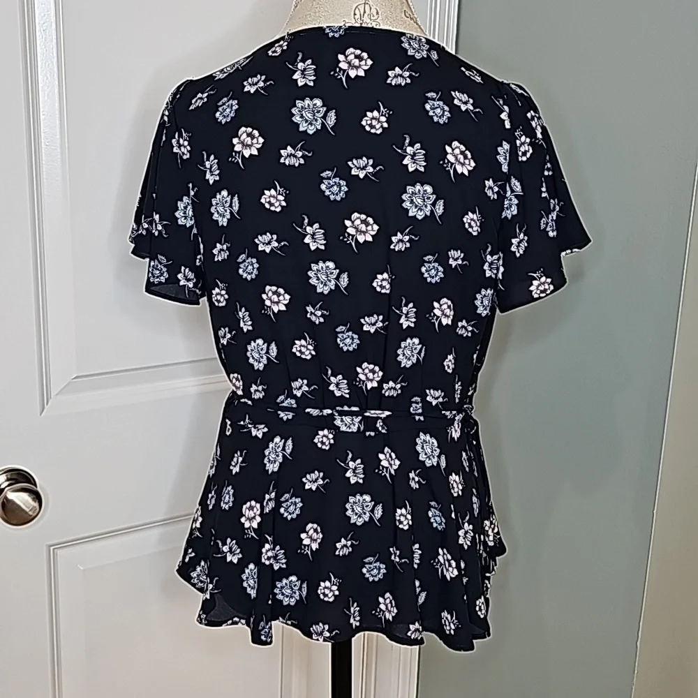 Ann Taylor LOFT Navy And Pink Floral V-Neck Blouse Top - Size Medium - Picture 5 of 7